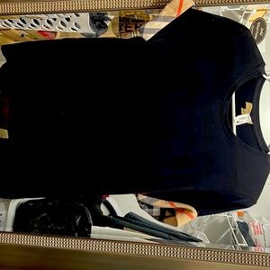 Black Tee Burberry short sleeves worn twice runs snug
